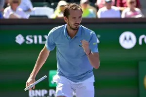 Medvédev cortó la racha de Alcaraz y definirá el título de Indian Wells frente a Sinner