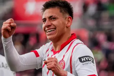 ¡Show del Diablito! Echeverri brilló con un golazo y una asistencia de chilena en el triunfo del Girona