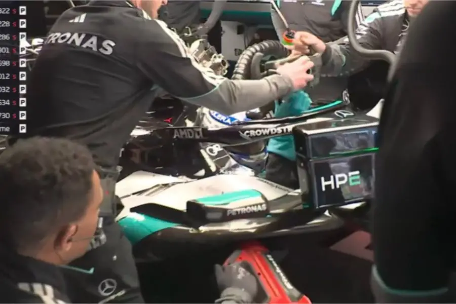 BOXES. El vehículo de Russell estuvo detenido por 10 minutos en toda la Q3.