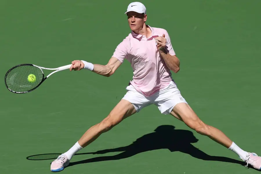 CANDIDATO. Jannik Sinner se libró de jugar un nuevo “clásico” con Alcaraz, pero tendrá una dura prueba frente a Medvédev. El historial,  8-7 en favor del italiano.