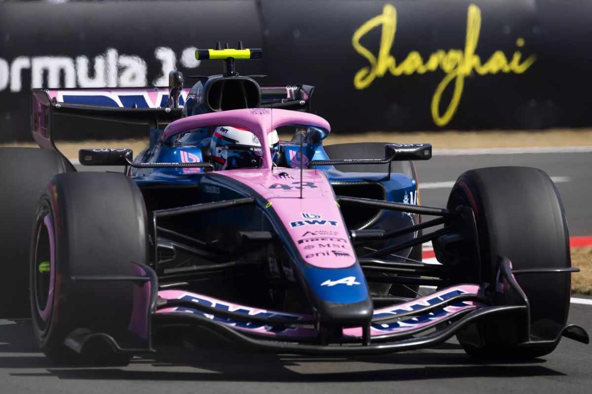 DURA CARRERA. El piloto argentino tuvo un picante duelo con Verstappen durante gran parte de la competencia.