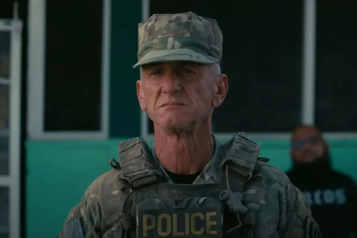Sean Penn interpreta al coronel Steven J. Lockjaw en Una batalla tras otra