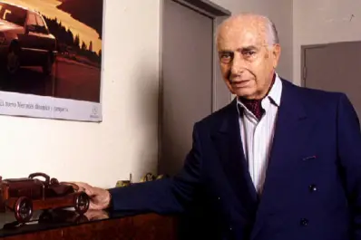 Subastarán en Mónaco objetos históricos de Juan Manuel Fangio y crece la polémica por su destino