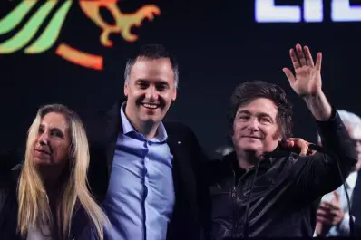 Milei blindará a Adorni: lo sumó a su agenda oficial tras la polémica por su viaje a Nueva York