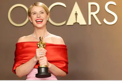 Cinco series y películas para ver a Jessie Buckley, la Mejor Actriz de los Oscar