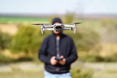 La normativa de los drones en Argentina: vuelo libre para equipos de menos de 250 gramos y sin licencia hasta 25 kilos