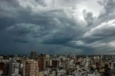 Tormentas, granizo, vientos y lluvias nivel naranja y amarillo: un temporal afecta a 16 provincias del país