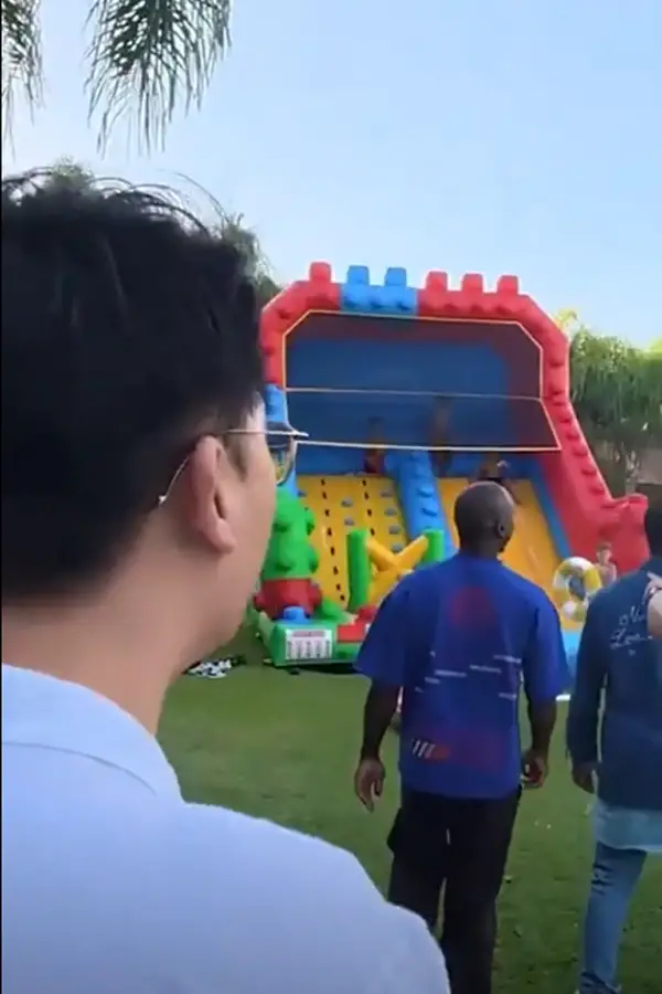 Pileta con cascada y una mini Bombonera: así es la lujosa mansión de Carlos Tevez