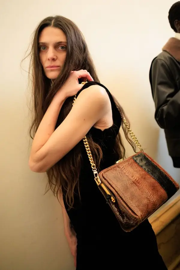 Paris Fashion Week: las tres tendencias de belleza que dominaron las pasarelas según Vogue