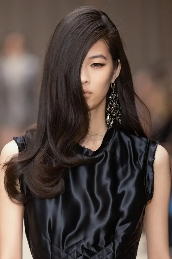 Paris Fashion Week: las tres tendencias de belleza que dominaron las pasarelas según Vogue