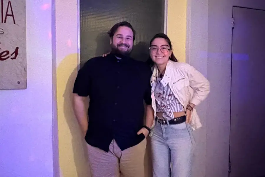 DOCENTES Y DISCUSIÓN. Elena Burgos de Chazal y Bernabé Quiroga compartieron sus miradas sobre cine, audiovisual y género, mientras los asistentes debatían sobre los Oscar. / LA GACETA, VICTORIA REINOSO