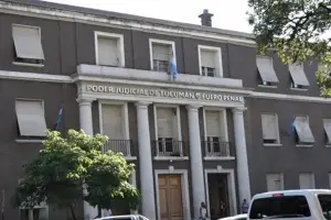 Violento asalto en la capital: entró con máscara de payaso, disparó y quedó detenido