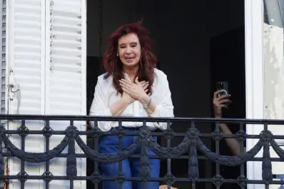 Causa Cuadernos: Cristina visita Comodoro Py con el apoyo de sus seguidores