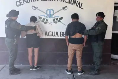 Contrabando de dólares: así cayó la pareja que llevaba dinero en fajas en la frontera