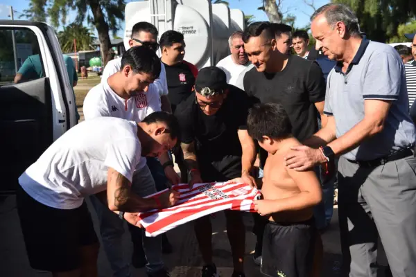 San Martín visitó La Madrid: las historias de dolor hablaron más fuerte que el fútbol