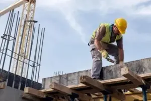 Crisis laboral: caen los salarios, los pobres trabajan más horas y los cuentapropistas buscan empleo formal