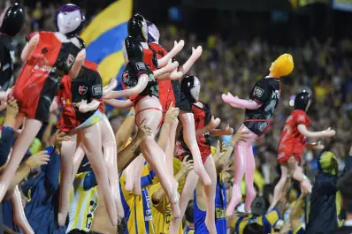 Muñecas inflables, el fútbol y las cargadas: la masculinidad que no se cuestiona