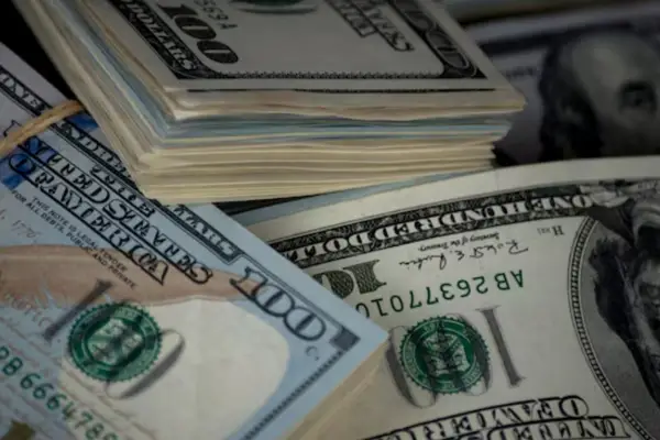 Dólar hoy: el cotización oficial cayó por tercera jornada y marcó mínimo desde octubre