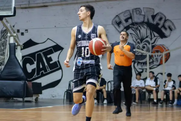 Estudiantes reaccionó tarde y no pudo con Comunicaciones en Corrientes