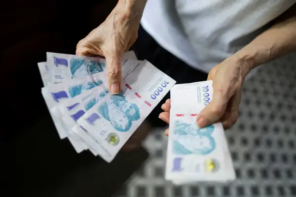 Los bancarios acordaron un nuevo aumento: cómo queda el salario inicial