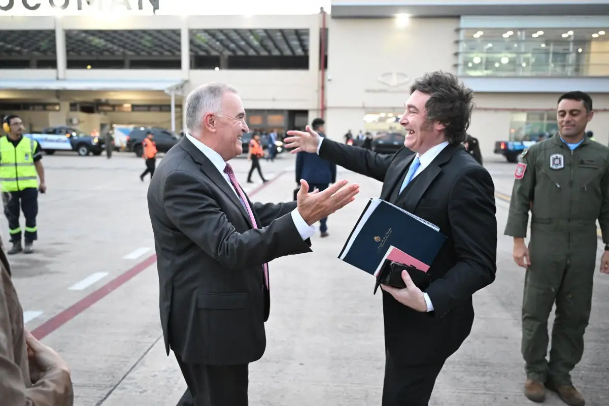 Javier Milei llegó a Tucumán para participar del Foro Económico del NOA