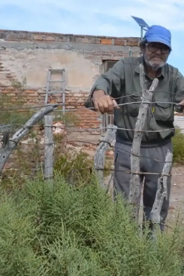 EL ÚNICO. Miguel Palacio se resiste a dejar de vivir en Totoralejos.