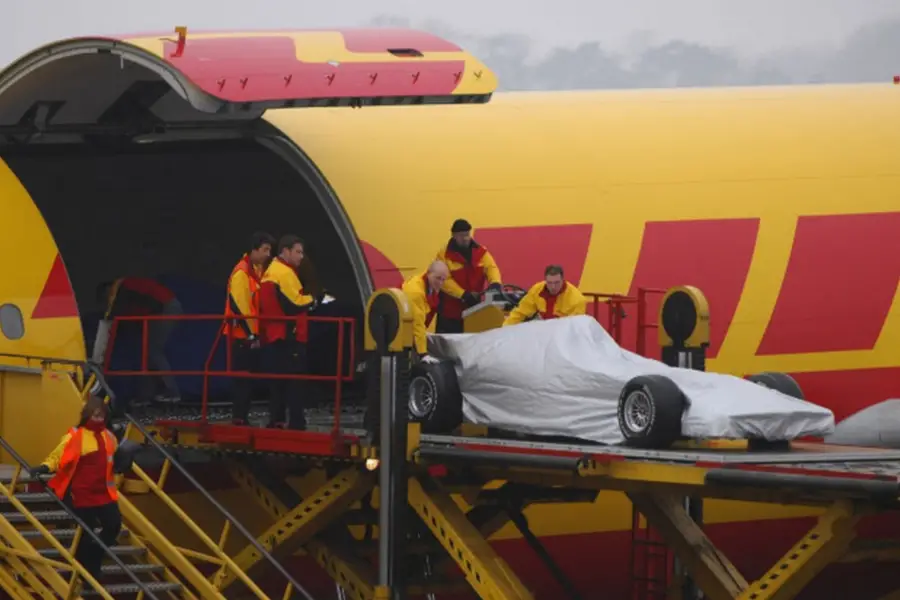 EFICIENCIA. Así se trabaja para poder mover la Fórmula 1 de un país a otro.