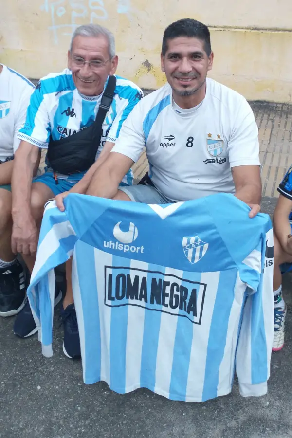 HERENCIA. Para Franco Navarro nada cambia en la cancha desde 1992; ni la camiseta, ni la compañía de su padre.