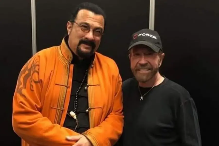 DOS LEYENDAS. Steven Seagal y Norris, protagonistas de una era dorada del cine de artes marciales.