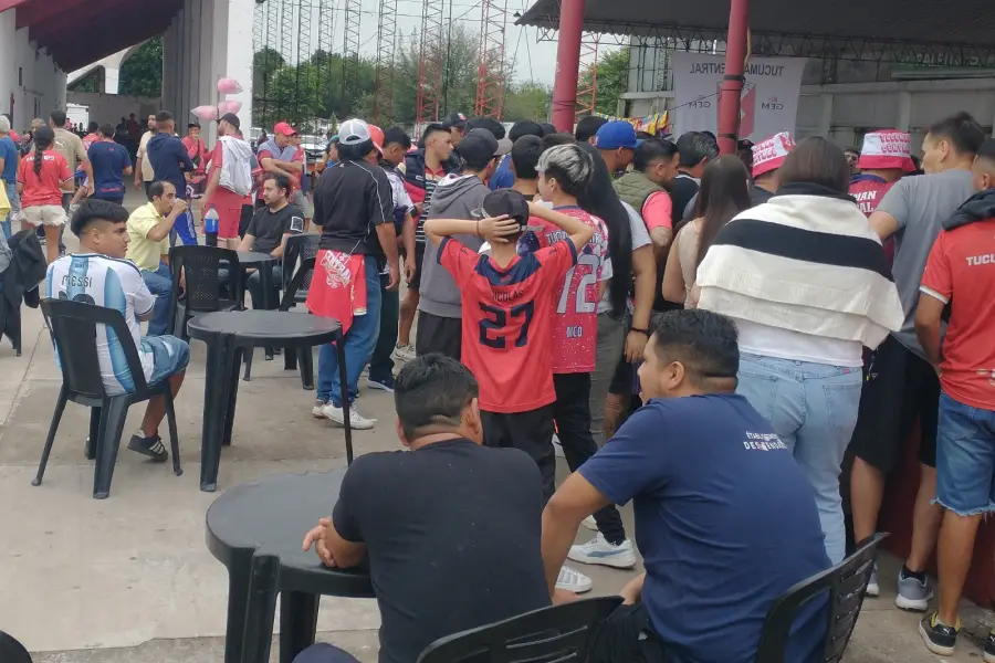 RENOVADA. Los hinchas pudieron sentarse en la cantina y degustar choripanes y lomitos durante toda la tarde.