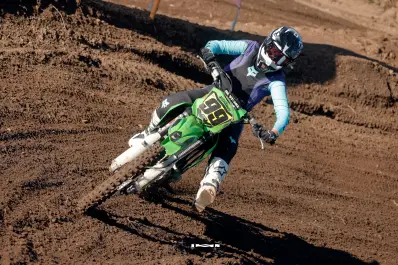 Maripas Caraque, la tucumana que a los 14 años desafía límites y se gana su lugar en el motocross