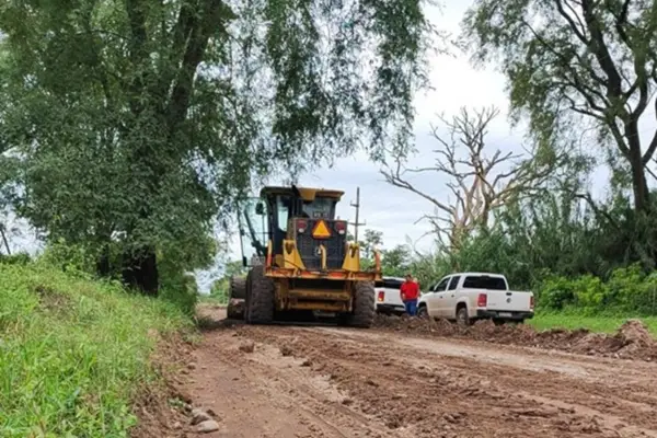 Avanzan obras viales para recuperar caminos en la provincia, tras las inundaciones