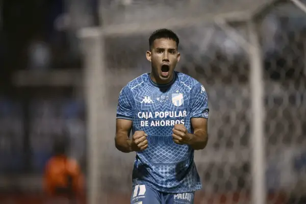 Con un cabezazo agónico de Ferreira, Atlético Tucumán sufrió pero avanzó en la Copa Argentina