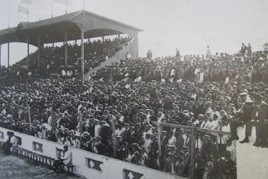 IMPONENTE. Así era el estadio de Sportivo Barracas. En las primeras décadas de 1900 era el más grande del país.