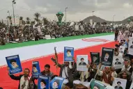 El doble candado al comercio mundial: los hutíes amenazan con cerrar el paso de Bab el-Mandeb en apoyo a Irán