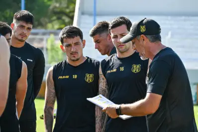 San Martín visita a Deportivo Madryn: un rival que todavía carga con las finales perdidas y el ruido alrededor de Chiqui Tapia