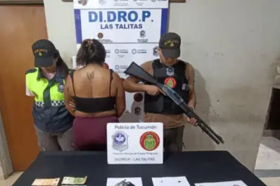 Una mujer circulaba con un arma de fuego cargada y varias dosis de cocaína por Las Talitas