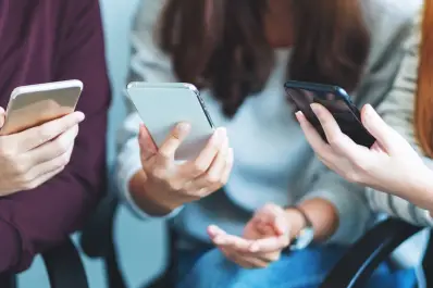 ¿Te pasas el día scrolleando? Señales de que necesitás un detox de redes sociales.