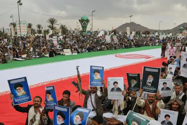 El doble candado al comercio mundial: los hutíes amenazan con cerrar el paso de Bab el-Mandeb en apoyo a Irán