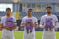 Mochilas por la paz: el desgarrador homenaje de la selección de Irán a las víctimas del ataque a la escuela primaria