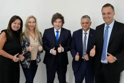 En medio del escándalo, Milei reiteró su apoyo para el cuestionado Adorni