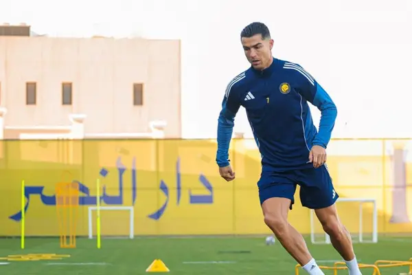 Cristiano Ronaldo dejó atrás la lesión y volvió a entrenarse con Al-Nassr