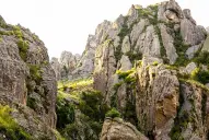 Colosos de piedra y un auténtico laberinto natural: Los Gigantes, el paisaje argentino propio de una saga mítica