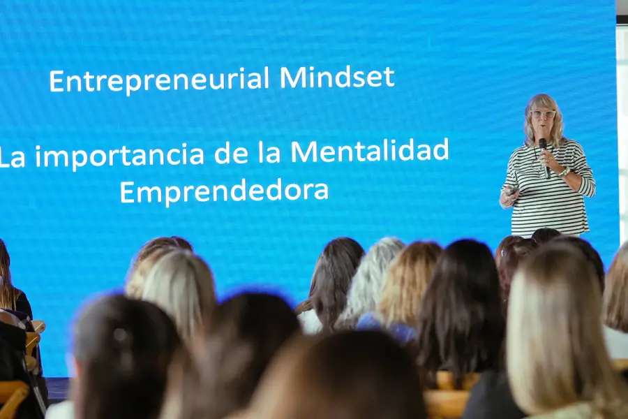 Silvia Torres Carbonell durante su charla “Ecosistemas emprendedores y el capital social