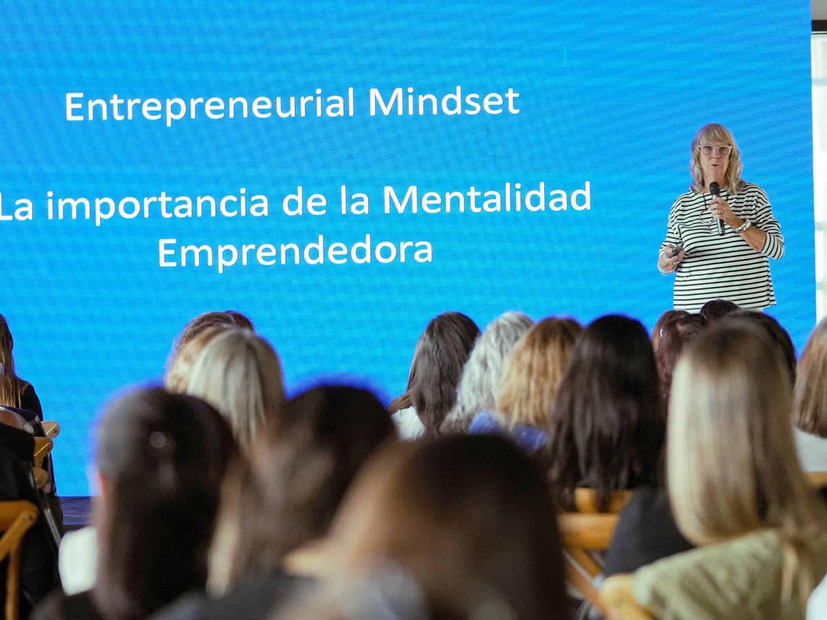Silvia Torres Carbonell durante su charla “Ecosistemas emprendedores y el capital social