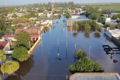 Fuerte temporal en Córdoba: un pueblo de 1200 habitantes quedó bajo el agua y evacuaron un geriátrico