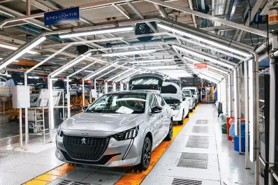 Cae la exportación de autos: Stellantis reducirá la producción y prepara retiros voluntarios en El Palomar