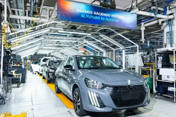 Por la caída de la producción automotriz, Stellantis eliminará un turno en la planta de El Palomar a partir de mayo