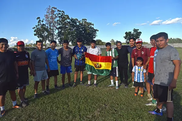 Un pedacito de Bolivia en Tucumán: así se vive en la colectividad de Lules el sueño del Mundial