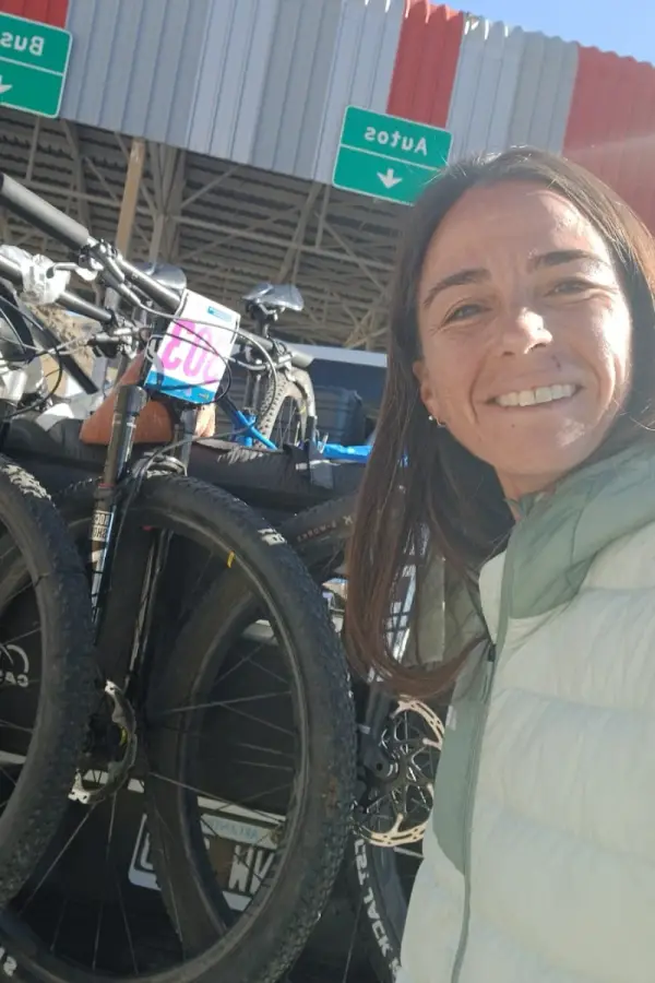 EN LA FRONTERA. Leila Luque antes de cruzar de Chile a la Argentina. 